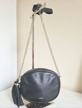 Uterqùe Black Leather Crossbody Bag with Gold Chain Strap